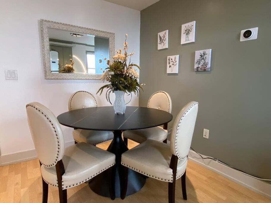 דה מוין Designer Downtown Condo Suite - Splendid View מראה חיצוני תמונה